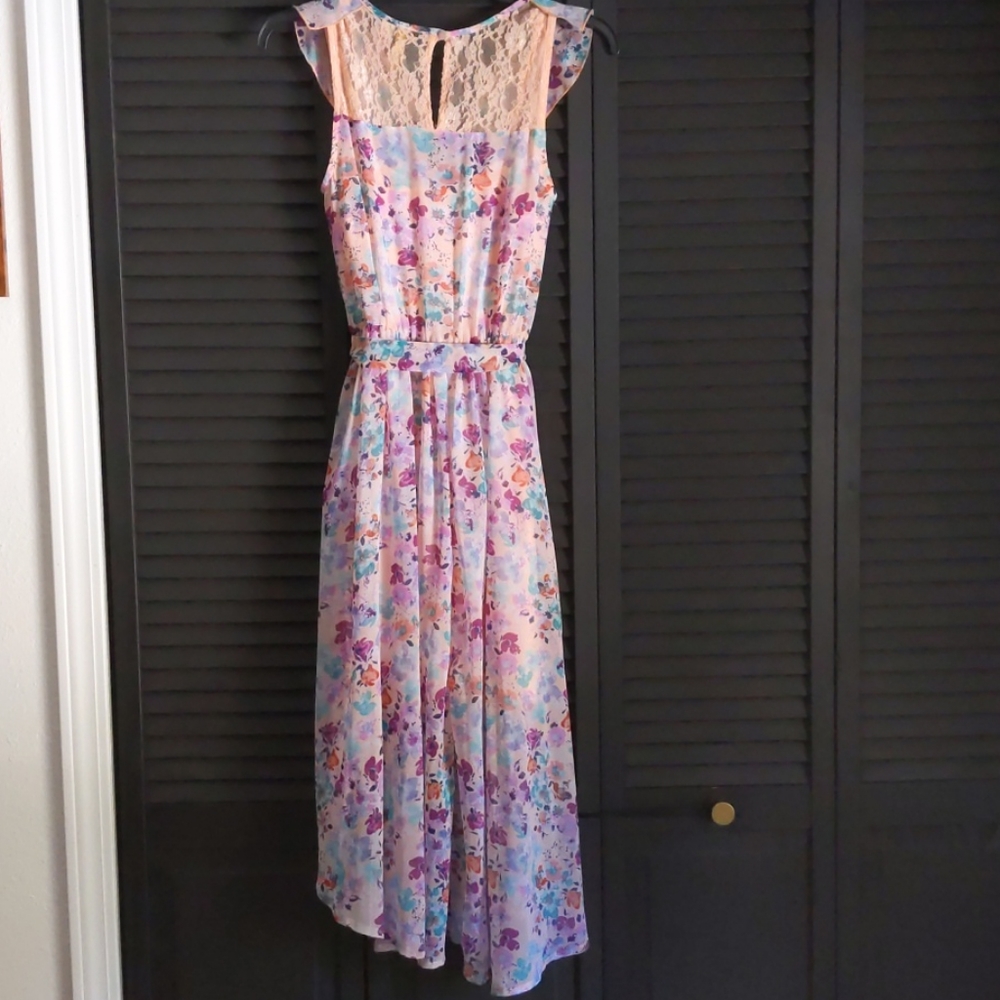 Floral dress with lace detail